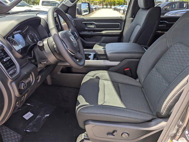 Photo of 2025 Granite Crystal Metallic Clearcoat RAM 1500
