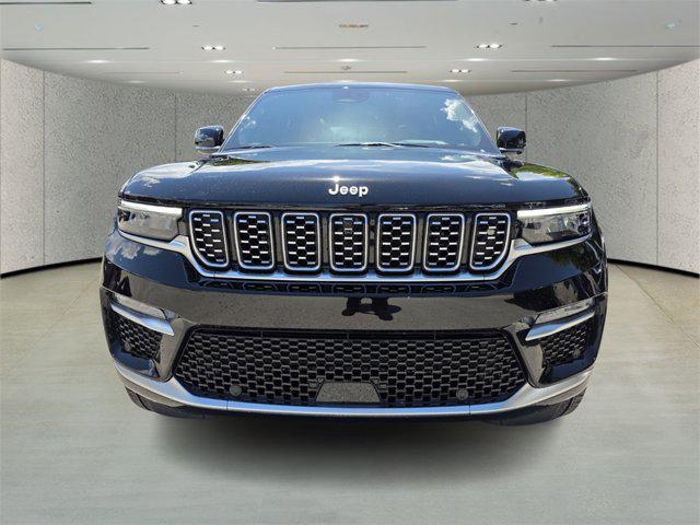 Photo of 2025 Diamond Black Crystal Pearlcoat Jeep Grand Cherokee