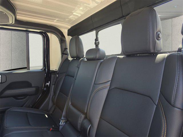 Photo of 2025 Black Clearcoat Jeep Gladiator