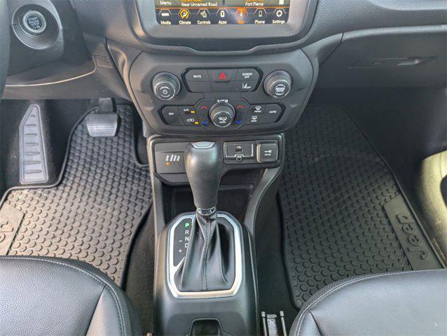 Photo of 2023 Alpine White Clearcoat Jeep Renegade