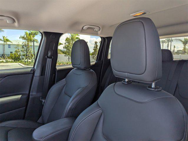 Photo of 2023 Alpine White Clearcoat Jeep Renegade