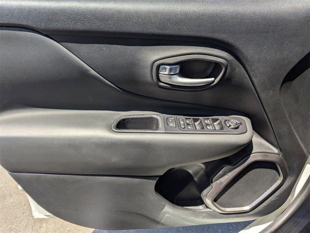Photo of 2023 Alpine White Clearcoat Jeep Renegade