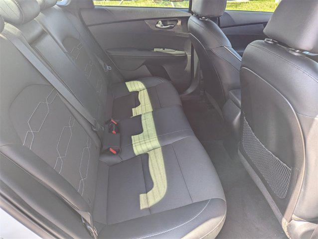 Photo of 2021 Clear White Kia Forte