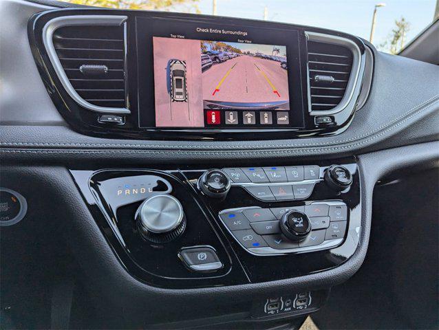 Photo of 2025 Diamond Black Crystal Pearlcoat Chrysler Pacifica