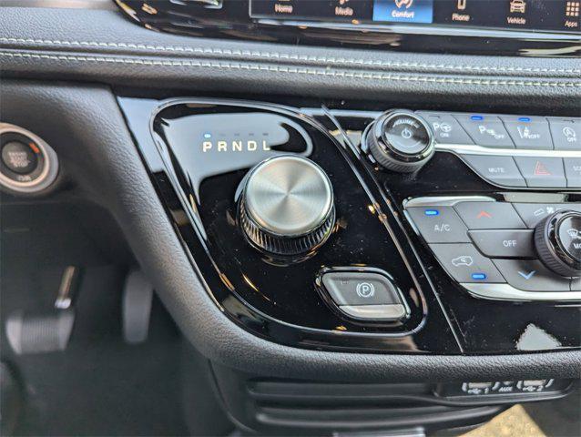 Photo of 2025 Diamond Black Crystal Pearlcoat Chrysler Pacifica