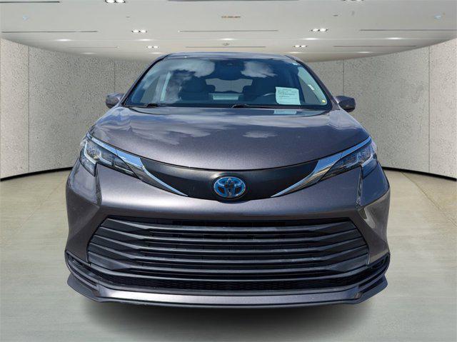Photo of 2021 Predawn Gray Mica Toyota Sienna