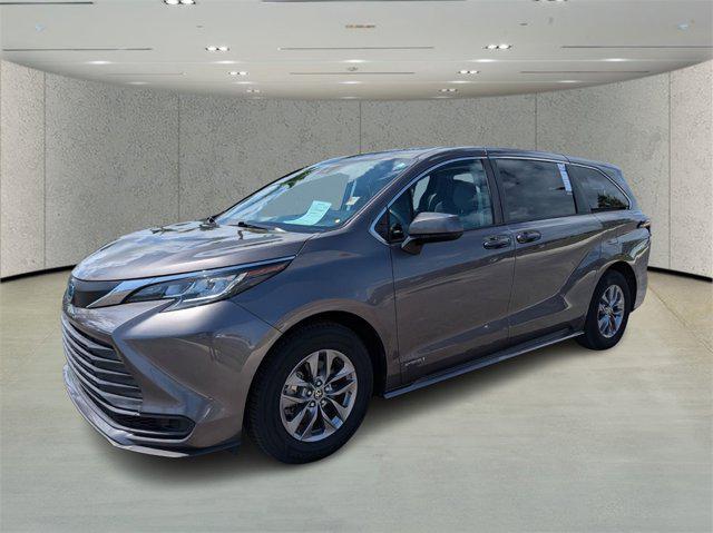 Photo of 2021 Predawn Gray Mica Toyota Sienna