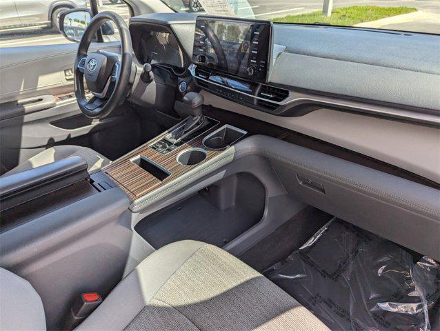 Photo of 2021 Predawn Gray Mica Toyota Sienna
