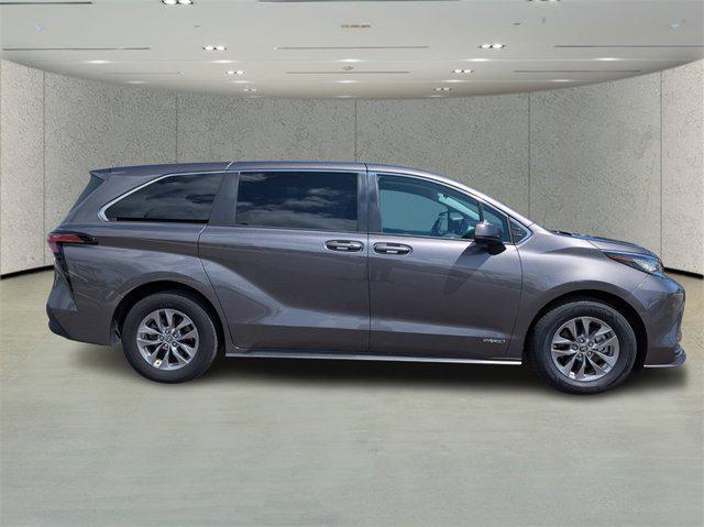 Photo of 2021 Predawn Gray Mica Toyota Sienna
