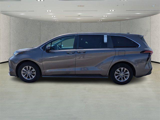 Photo of 2021 Predawn Gray Mica Toyota Sienna