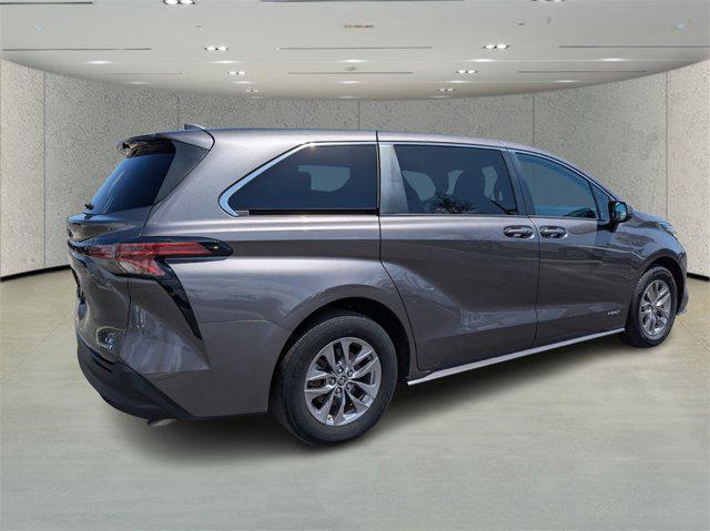 Photo of 2021 Predawn Gray Mica Toyota Sienna