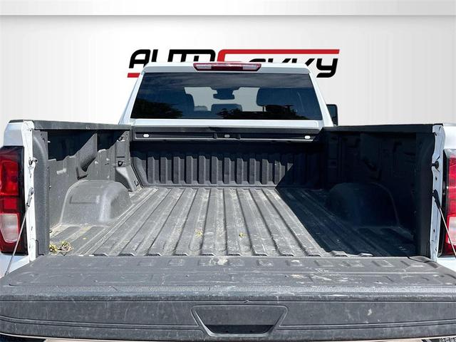 Photo of 2024 Summit White GMC Sierra 2500
