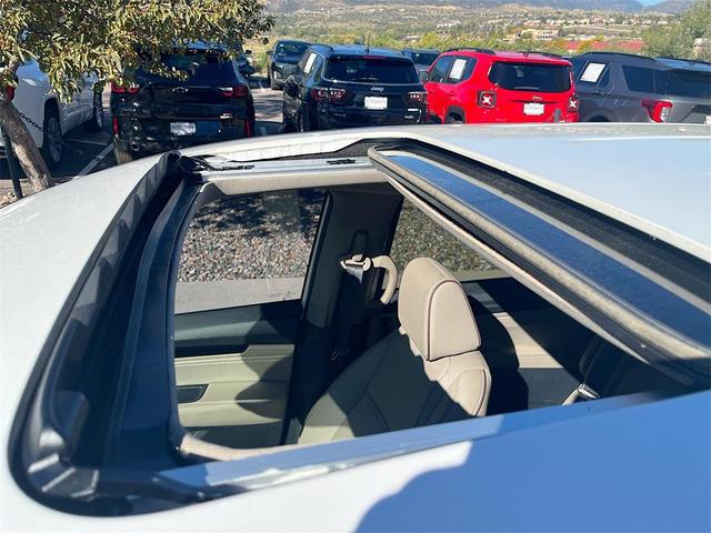 Photo of 2023 Platinum White Pearl Honda Odyssey