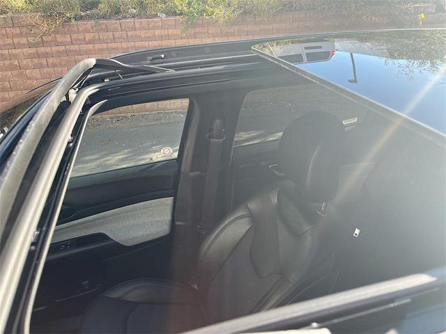 Photo of 2025 Diamond Black Crystal Pearlcoat Jeep Compass