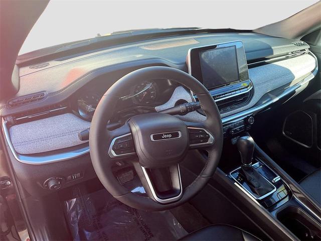 Photo of 2025 Diamond Black Crystal Pearlcoat Jeep Compass