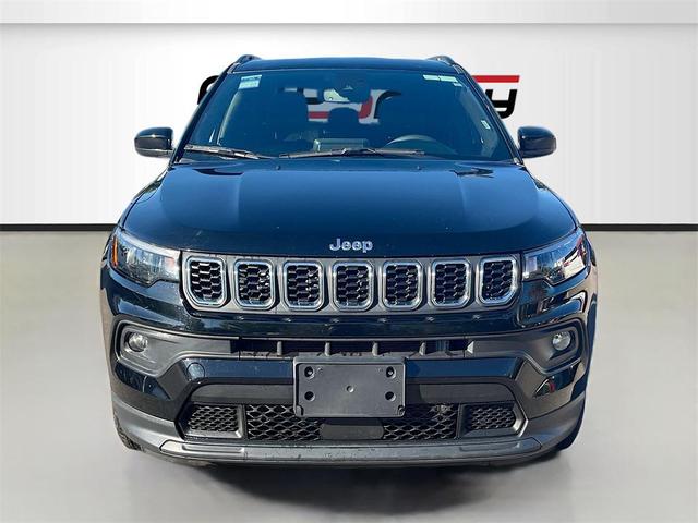 Photo of 2025 Diamond Black Crystal Pearlcoat Jeep Compass