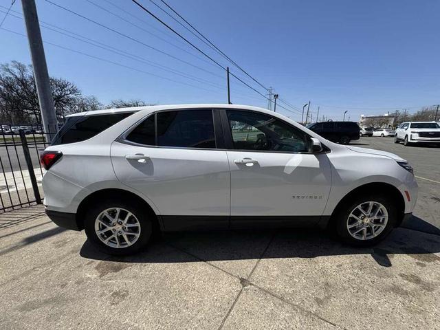 Photo of 2022 Summit White Chevrolet Equinox
