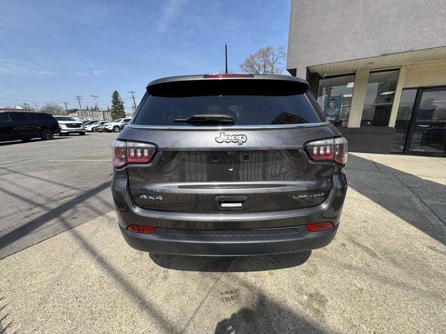 Photo of 2019 Granite Crystal Metallic Clearcoat Jeep Compass
