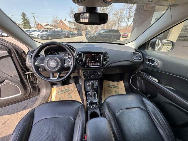 Photo of 2019 Granite Crystal Metallic Clearcoat Jeep Compass