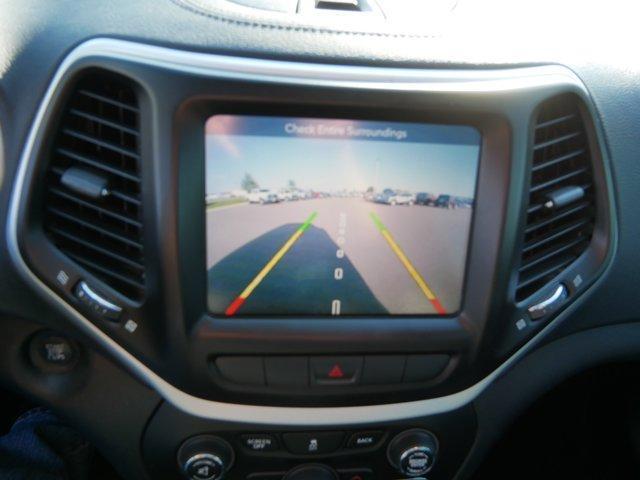 Photo of 2014 Deep Cherry Red Crystal Pearlcoat Jeep Cherokee