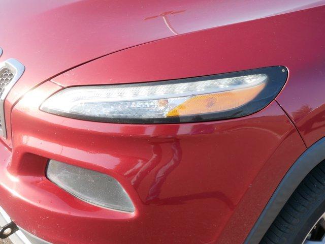 Photo of 2014 Deep Cherry Red Crystal Pearlcoat Jeep Cherokee