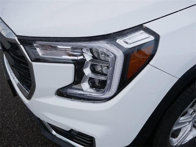 Photo of 2023 Summit White GMC Terrain