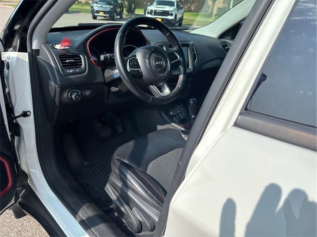 Photo of 2020 White Clearcoat Jeep Compass