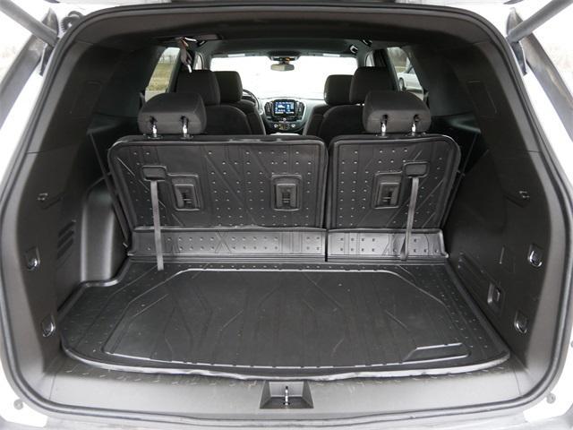 Photo of 2022 Summit White Chevrolet Traverse