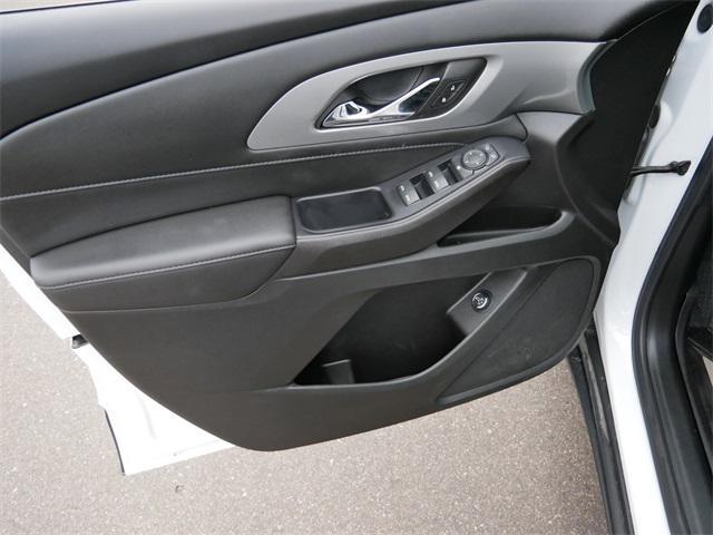 Photo of 2022 Summit White Chevrolet Traverse