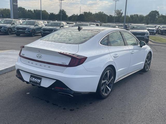 Photo of 2023 White Hyundai SONATA