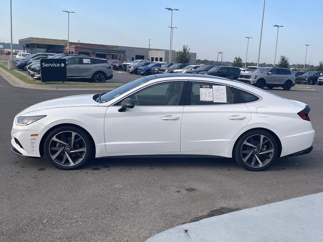 Photo of 2023 White Hyundai SONATA