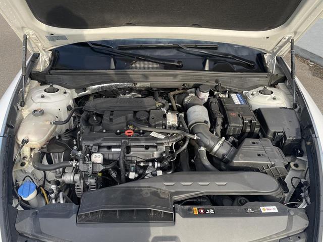 Photo of 2023 White Hyundai SONATA