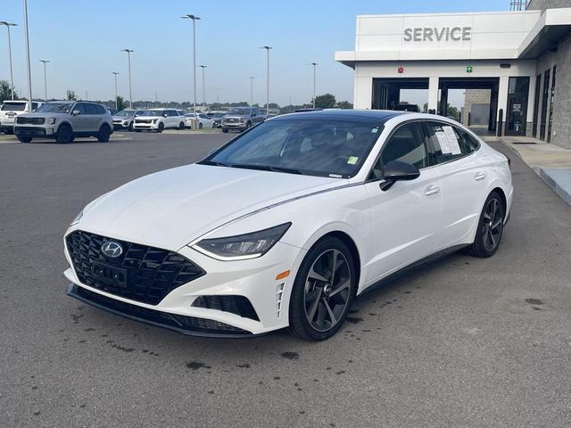 Photo of 2023 White Hyundai SONATA