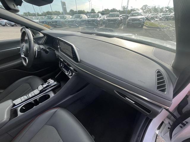 Photo of 2023 White Hyundai SONATA