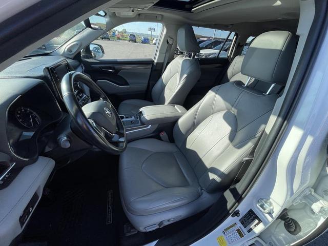 Photo of 2020 Blizzard Pearl Toyota Highlander