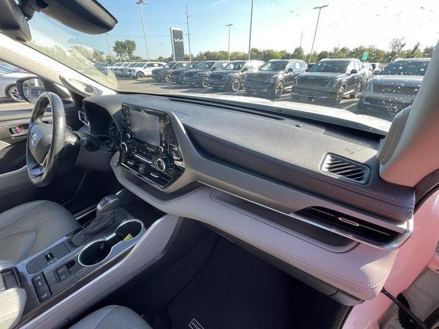 Photo of 2020 Blizzard Pearl Toyota Highlander
