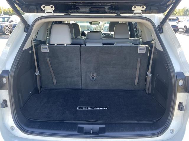 Photo of 2020 Blizzard Pearl Toyota Highlander