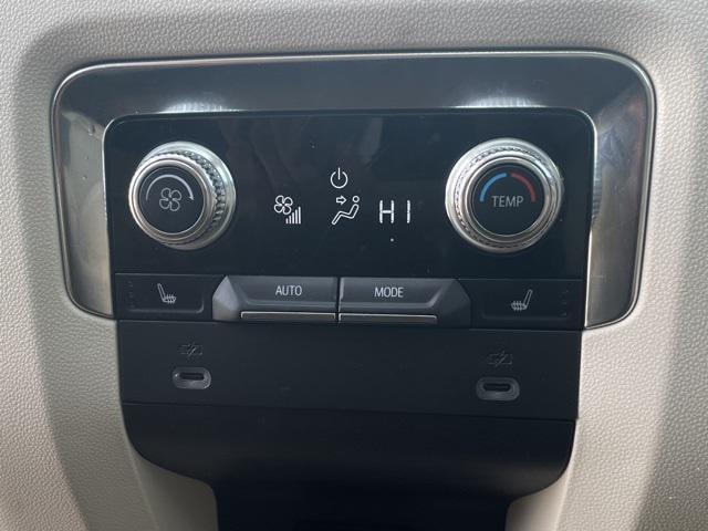 Photo of 2021 Onyx Black GMC Yukon XL