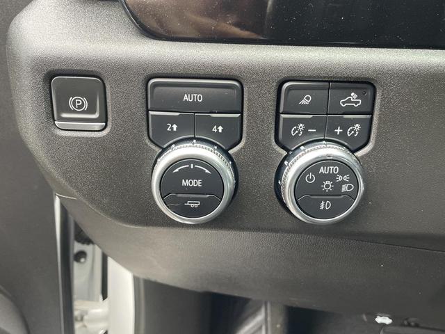 Photo of 2023 Summit White GMC Sierra 1500