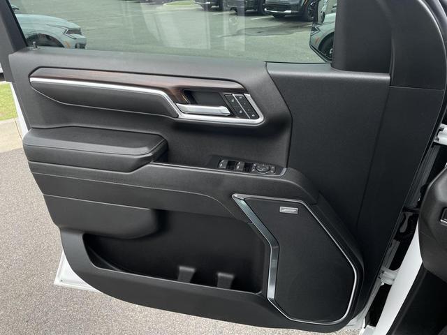 Photo of 2023 Summit White GMC Sierra 1500