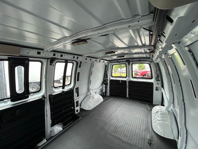 Photo of 2025 Summit White Chevrolet Express 2500