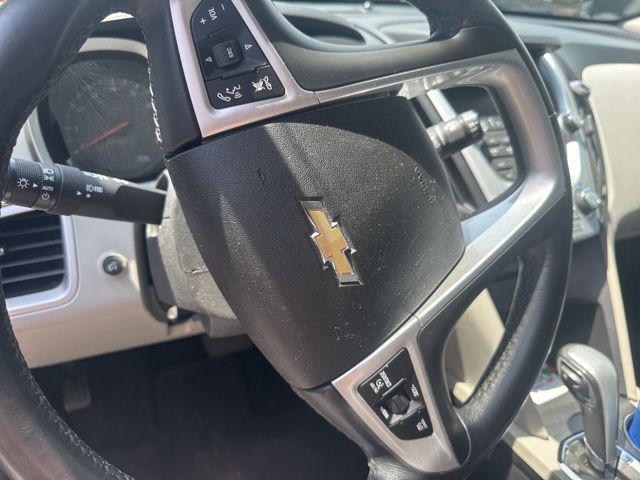 Photo of 2015 Champagne Silver Metallic Chevrolet Equinox