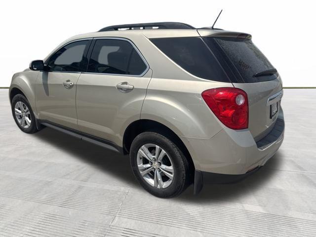 Photo of 2015 Champagne Silver Metallic Chevrolet Equinox