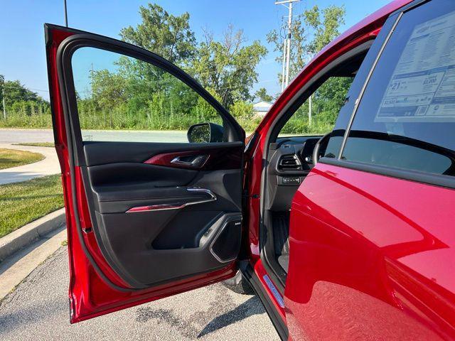 Photo of 2025 Radiant Red Tintcoat Chevrolet Traverse