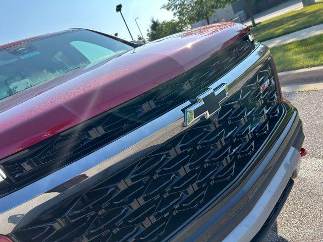 Photo of 2025 Radiant Red Tintcoat Chevrolet Traverse