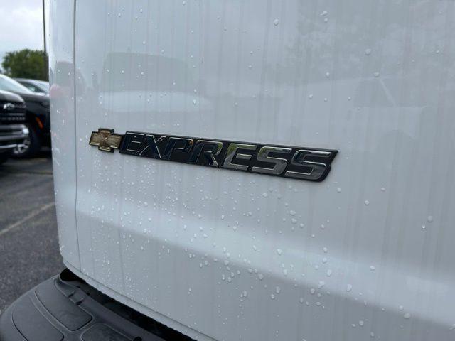 Photo of 2025 Summit White Chevrolet Express 2500