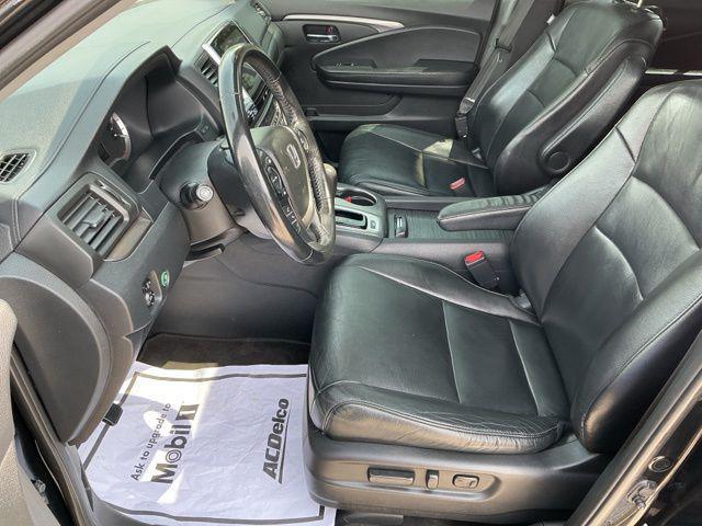 Photo of 2016 Crystal Black Pearl Honda Pilot