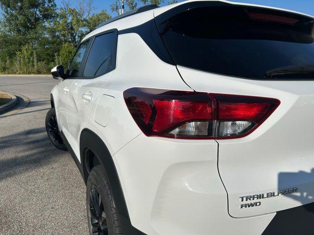Photo of 2023 Summit White Chevrolet Trailblazer