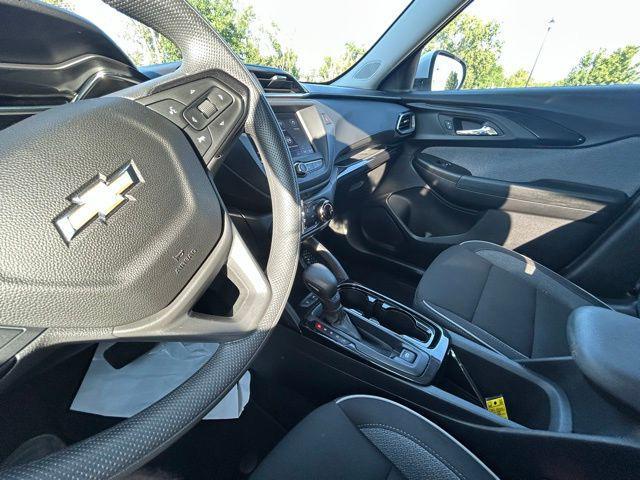 Photo of 2023 Summit White Chevrolet Trailblazer