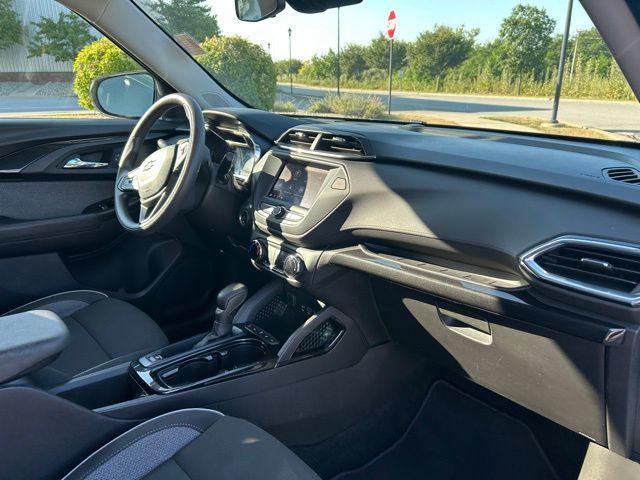 Photo of 2023 Summit White Chevrolet Trailblazer